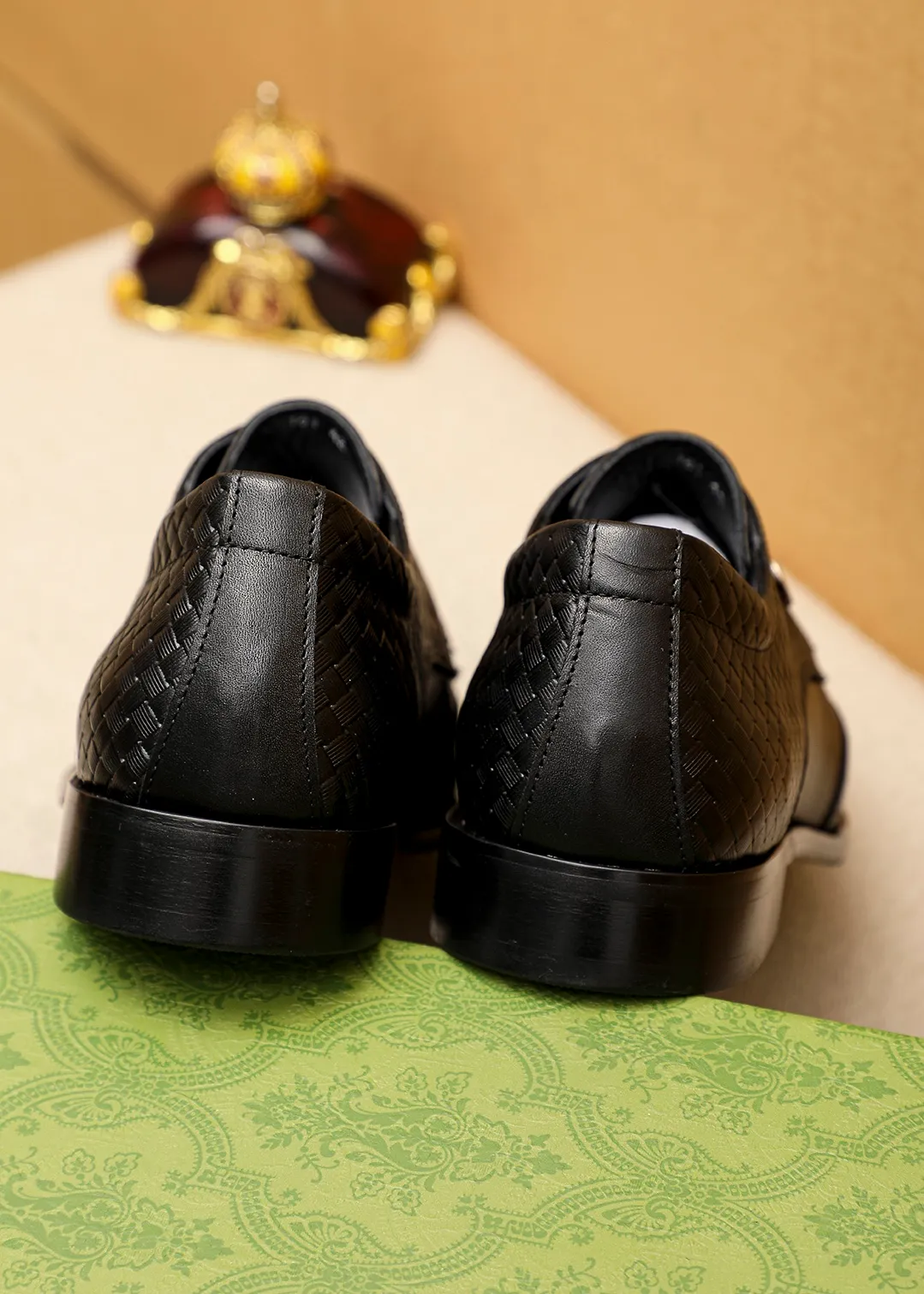 Men's shoes 💰442 💐 Product trademark: GUCCI "Gucci" business leather shoes Regular size: 38-44 (45.46🉑️customized) Product materials: Selected imported first-layer calfskin embossed upper, imported small dyed cowhide leather lining. Strong three-dimensional visual effect, combined outsole Color: 1⃣️color optional